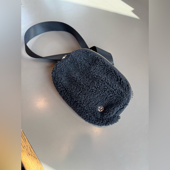Lululemon Fleece Everywhere Belt Bag - Picture 3 of 14
